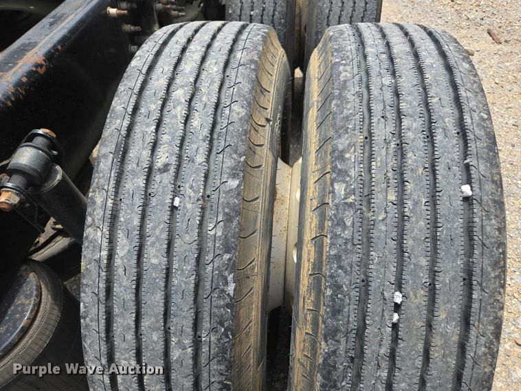 image for item DU7943 2014 Mack CXU613 semi truck