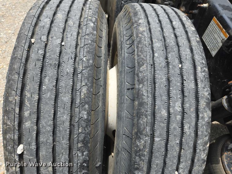 image for item DU7943 2014 Mack CXU613 semi truck