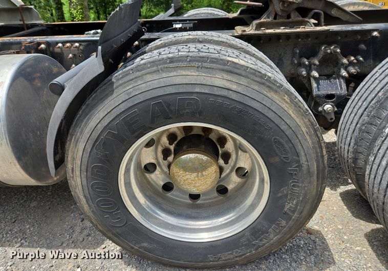 image for item DU7943 2014 Mack CXU613 semi truck