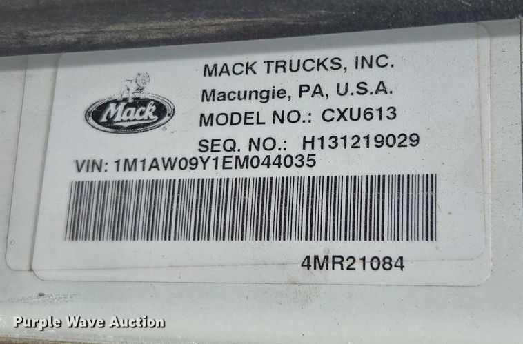 image for item DU7943 2014 Mack CXU613 semi truck