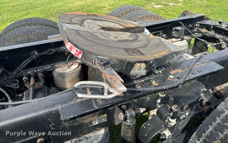 image for item DU9364 2013 Kenworth T660 semi truck