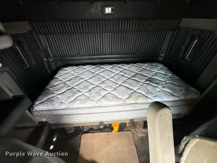 image for item DU9364 2013 Kenworth T660 semi truck