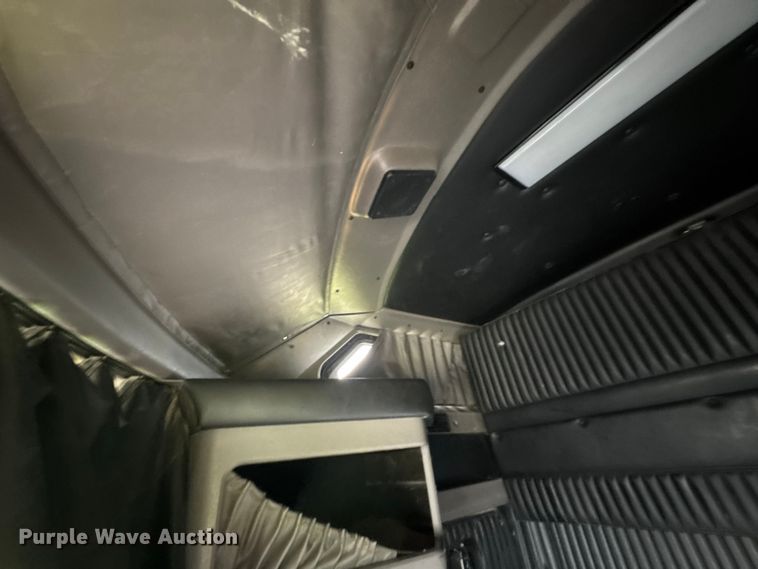 image for item DU9364 2013 Kenworth T660 semi truck