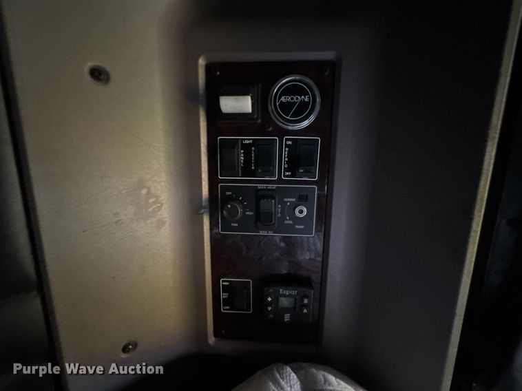 image for item DU9364 2013 Kenworth T660 semi truck