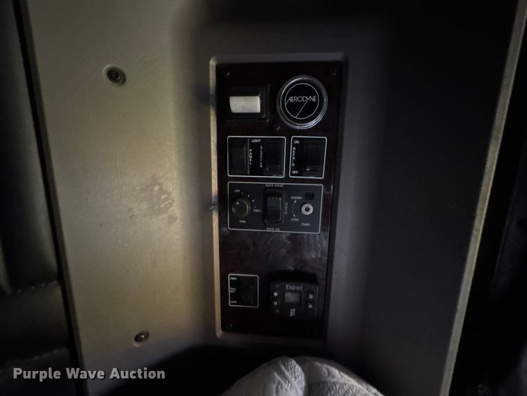 image for item DU9364 2013 Kenworth T660 semi truck