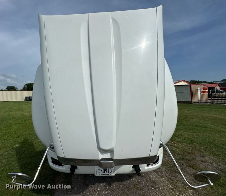 image for item DU9364 2013 Kenworth T660 semi truck