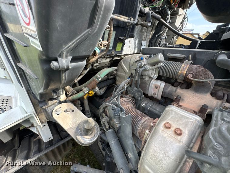 image for item DU9364 2013 Kenworth T660 semi truck