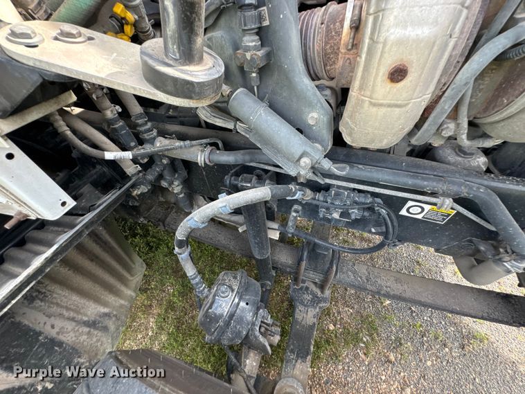 image for item DU9364 2013 Kenworth T660 semi truck