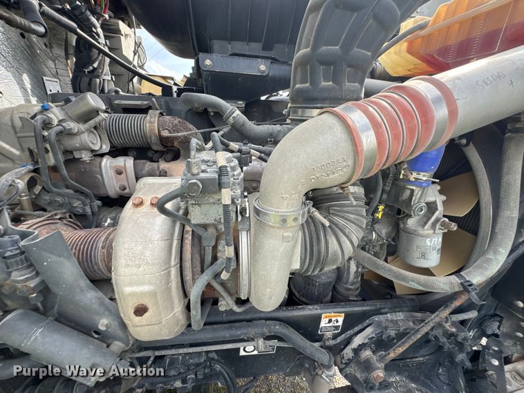 image for item DU9364 2013 Kenworth T660 semi truck