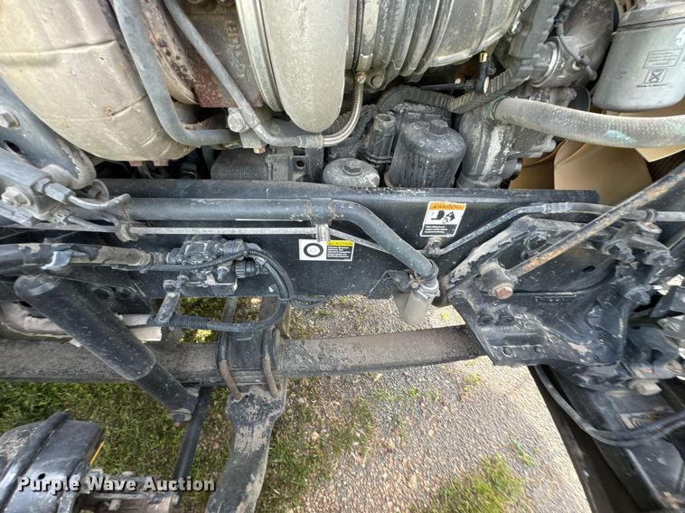 image for item DU9364 2013 Kenworth T660 semi truck