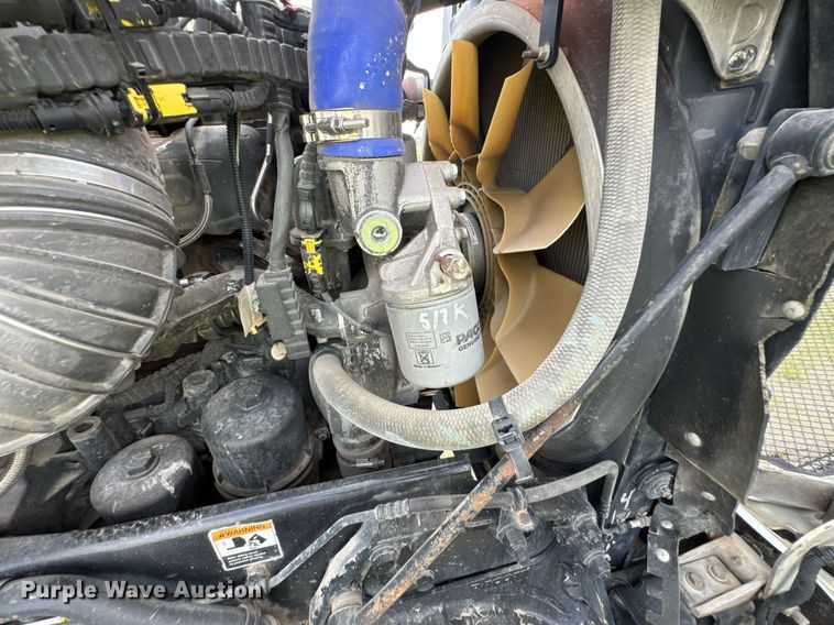 image for item DU9364 2013 Kenworth T660 semi truck