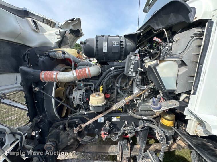 image for item DU9364 2013 Kenworth T660 semi truck