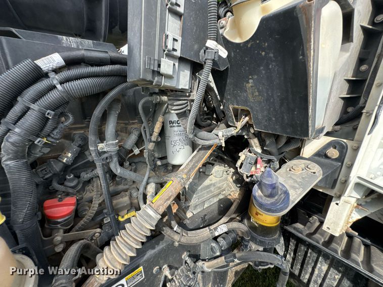 image for item DU9364 2013 Kenworth T660 semi truck