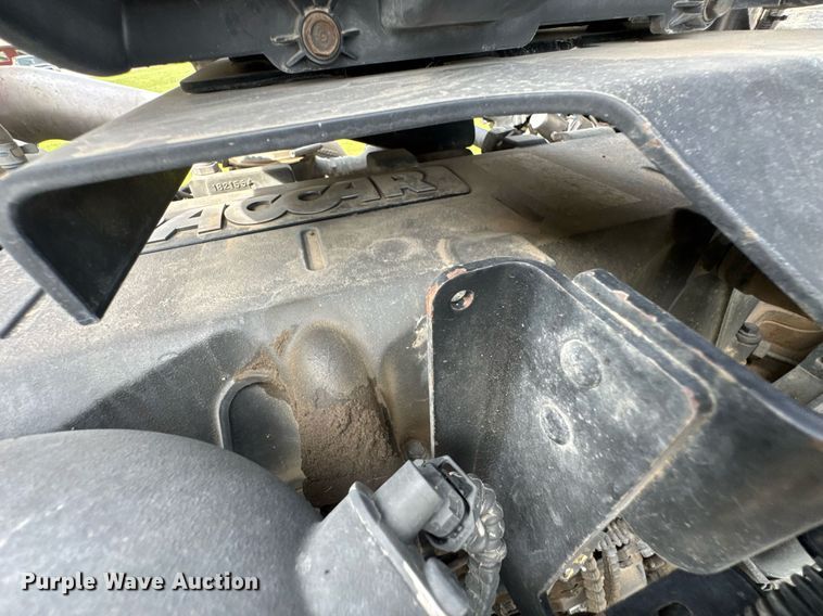 image for item DU9364 2013 Kenworth T660 semi truck