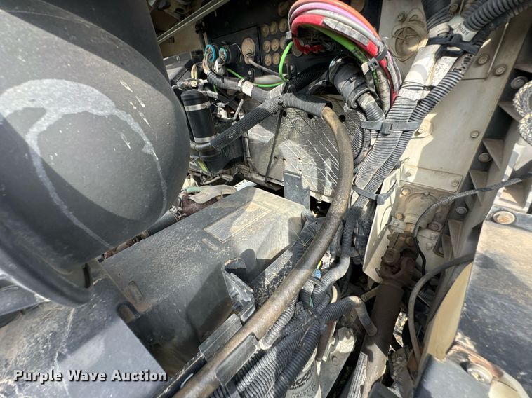 image for item DU9364 2013 Kenworth T660 semi truck