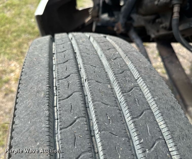 image for item DU9364 2013 Kenworth T660 semi truck