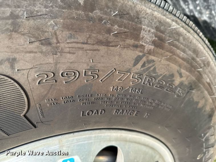 image for item DU9364 2013 Kenworth T660 semi truck