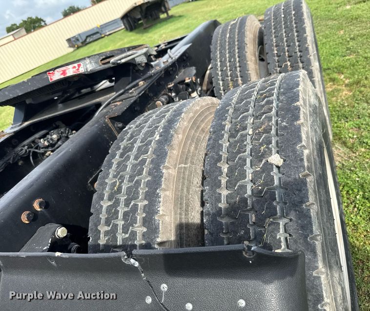 image for item DU9364 2013 Kenworth T660 semi truck