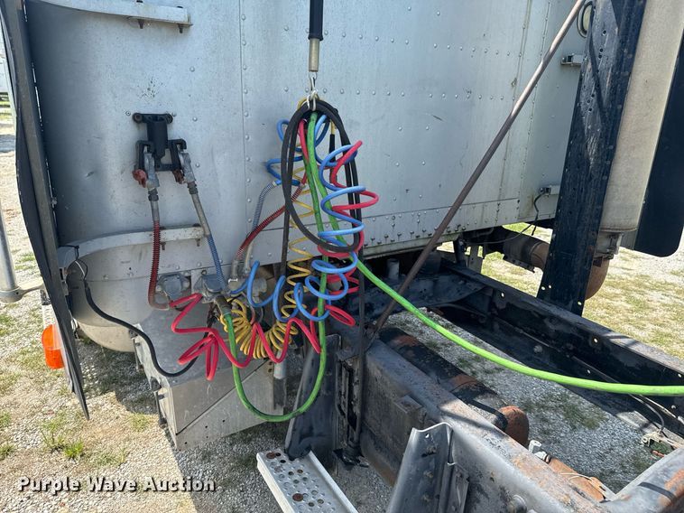 image for item DU9368 1991 Freightliner USF-1E semi truck