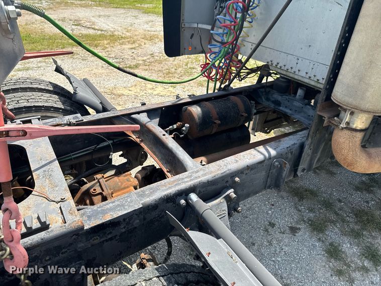 image for item DU9368 1991 Freightliner USF-1E semi truck