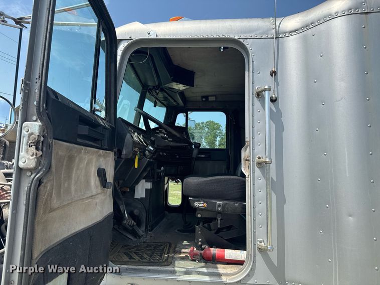 image for item DU9368 1991 Freightliner USF-1E semi truck