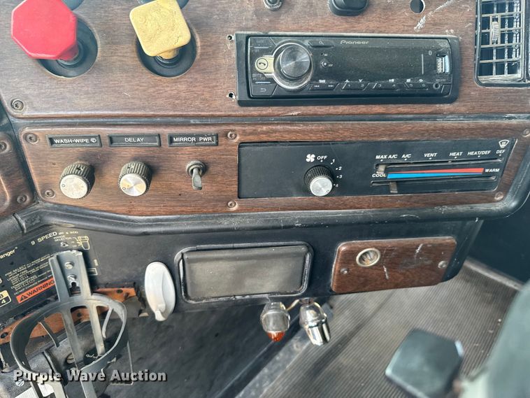 image for item DU9368 1991 Freightliner USF-1E semi truck