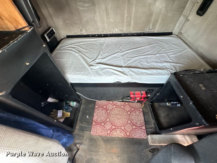 image for item DU9368 1991 Freightliner USF-1E semi truck