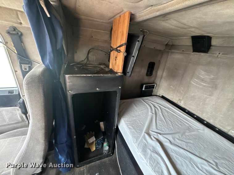 image for item DU9368 1991 Freightliner USF-1E semi truck