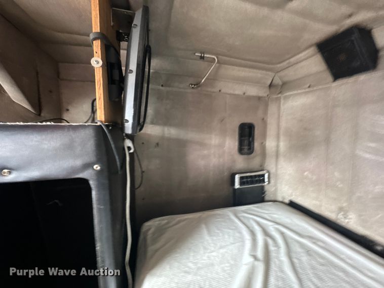 image for item DU9368 1991 Freightliner USF-1E semi truck