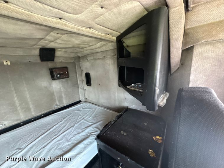 image for item DU9368 1991 Freightliner USF-1E semi truck