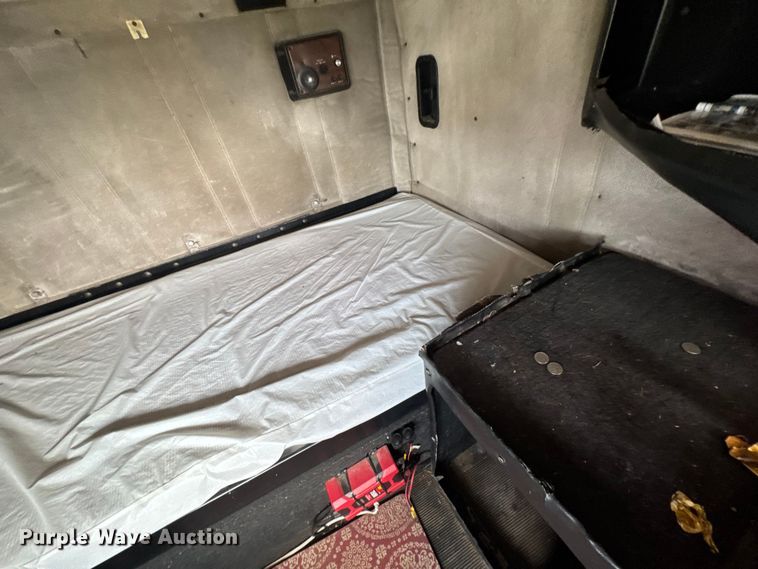 image for item DU9368 1991 Freightliner USF-1E semi truck