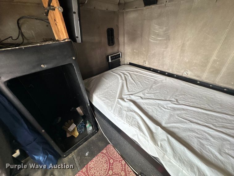 image for item DU9368 1991 Freightliner USF-1E semi truck