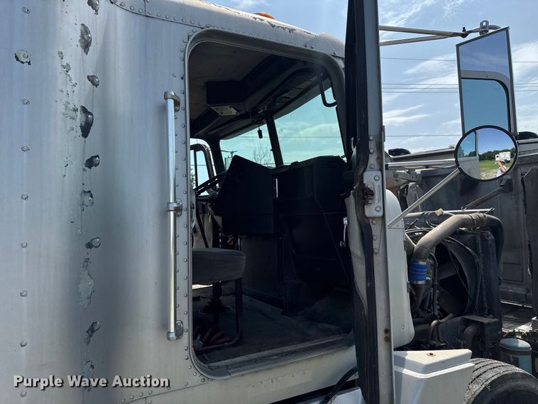 image for item DU9368 1991 Freightliner USF-1E semi truck