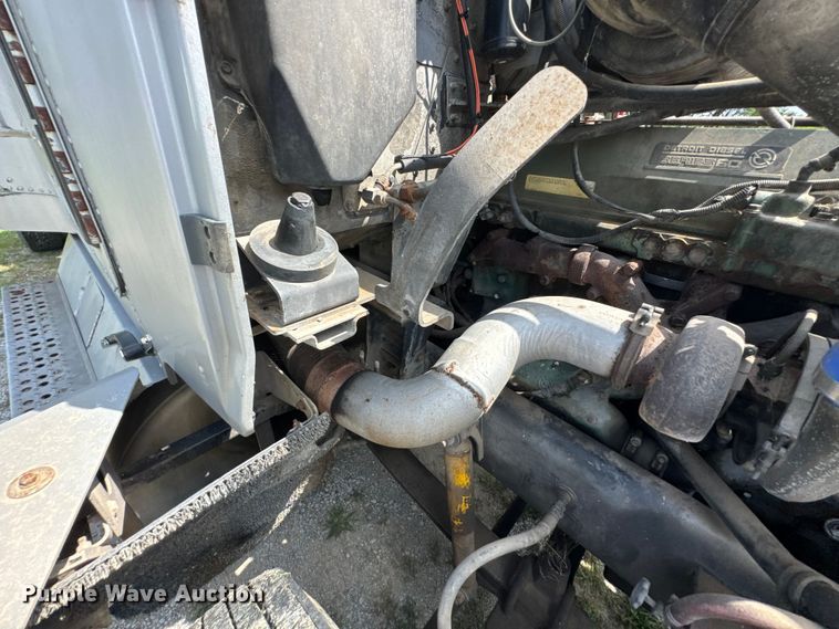 image for item DU9368 1991 Freightliner USF-1E semi truck