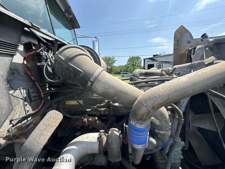 image for item DU9368 1991 Freightliner USF-1E semi truck