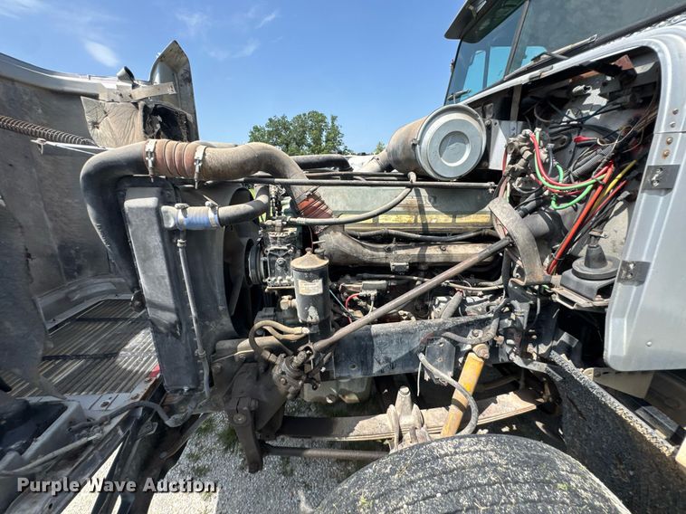 image for item DU9368 1991 Freightliner USF-1E semi truck