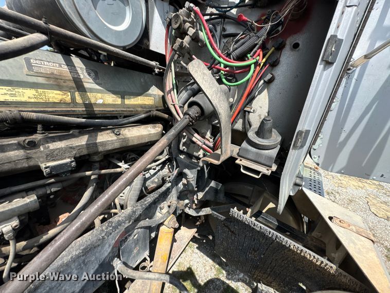 image for item DU9368 1991 Freightliner USF-1E semi truck