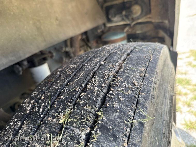 image for item DU9368 1991 Freightliner USF-1E semi truck