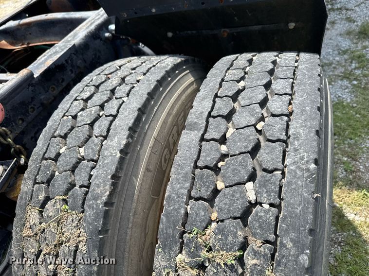 image for item DU9368 1991 Freightliner USF-1E semi truck