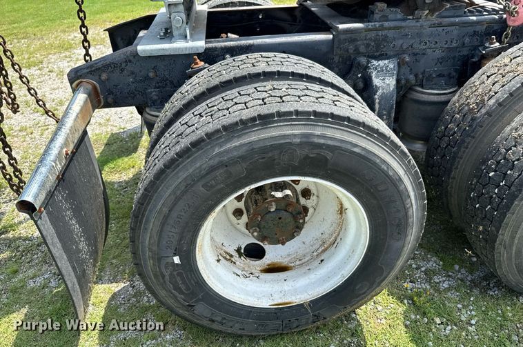 image for item DU9368 1991 Freightliner USF-1E semi truck