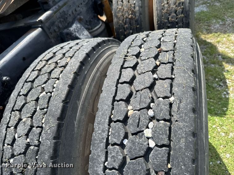 image for item DU9368 1991 Freightliner USF-1E semi truck