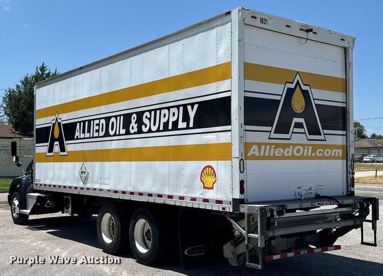 image for item DU9426 2013 Kenworth T370 box truck