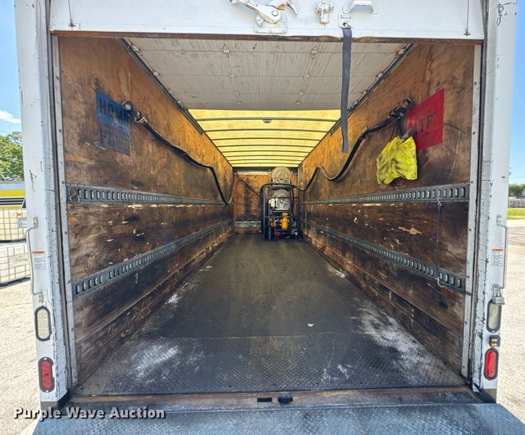 image for item DU9426 2013 Kenworth T370 box truck