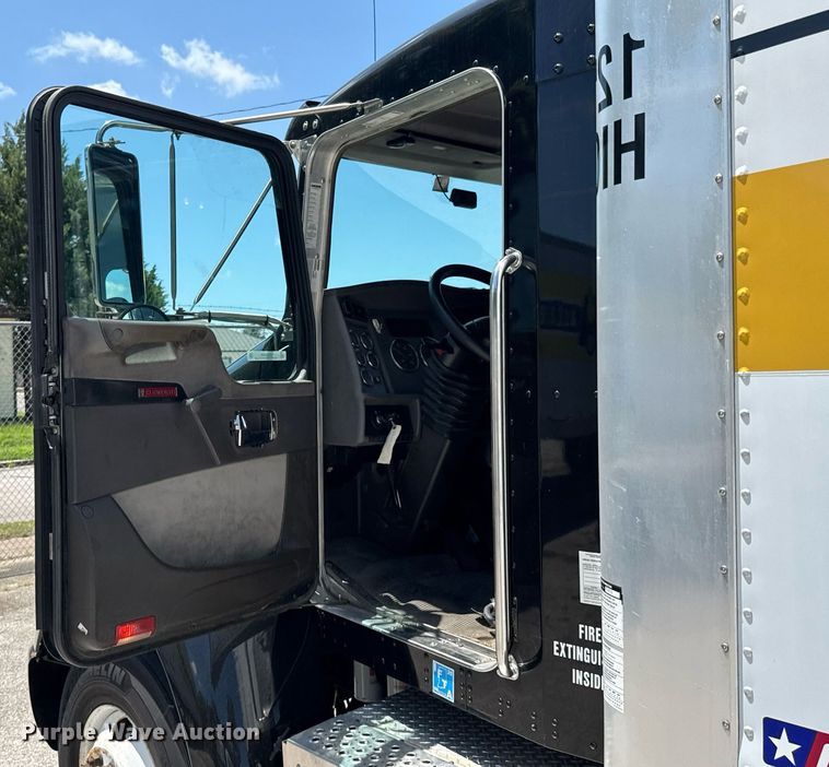 image for item DU9426 2013 Kenworth T370 box truck