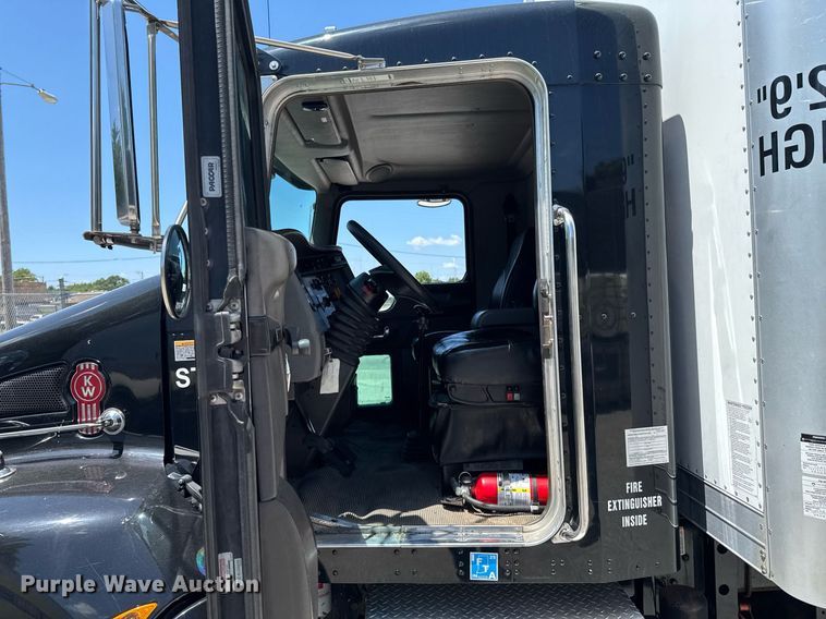 image for item DU9426 2013 Kenworth T370 box truck