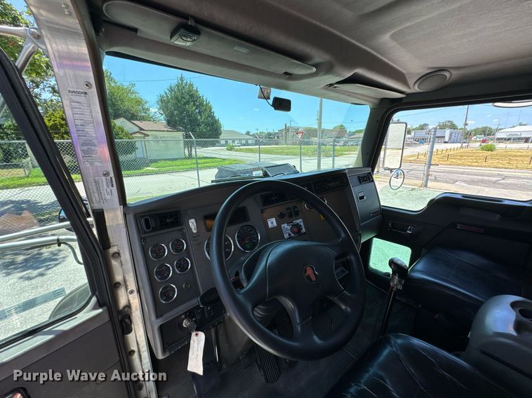 image for item DU9426 2013 Kenworth T370 box truck
