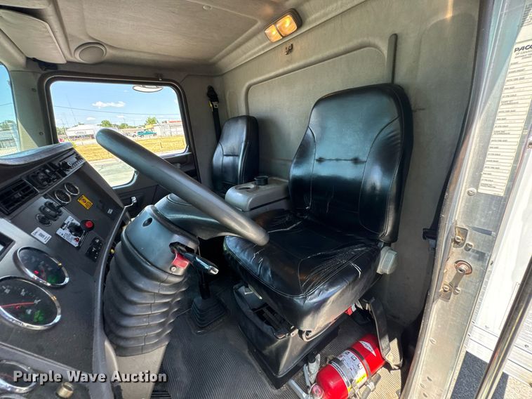 image for item DU9426 2013 Kenworth T370 box truck