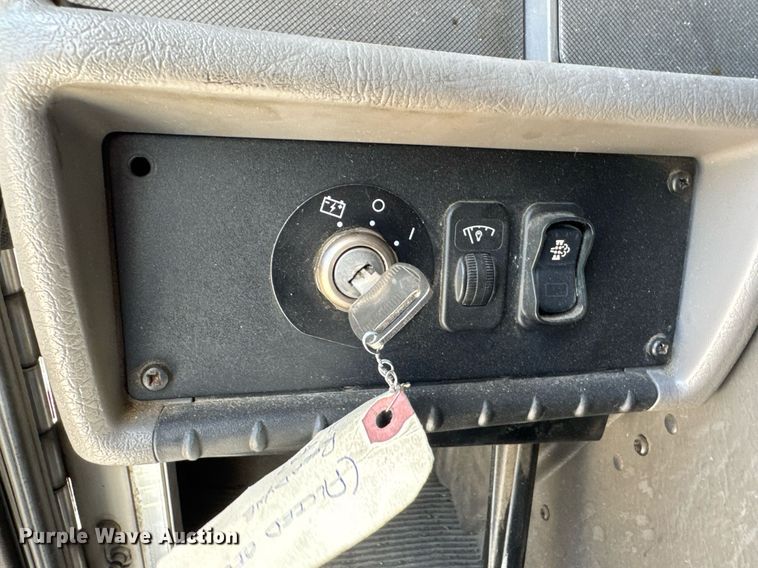 image for item DU9426 2013 Kenworth T370 box truck