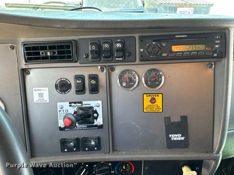 image for item DU9426 2013 Kenworth T370 box truck