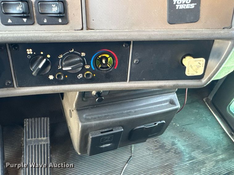 image for item DU9426 2013 Kenworth T370 box truck